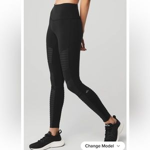 Alo yoga high waisted black moto leggings sz medium